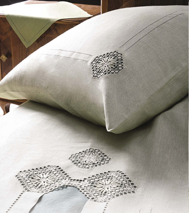 Комплект постельного белья изо льна с вышивкой «Традиция» — ЗАО «Гипюр»