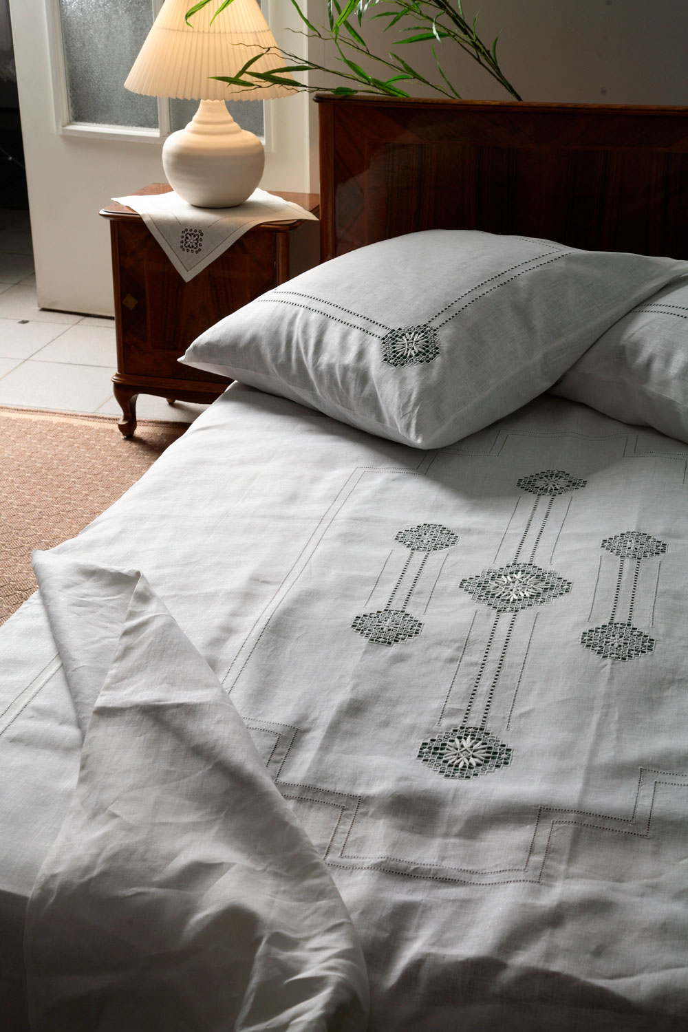 Комплект постельного белья изо льна с вышивкой «Великолепие» — ЗАО «Гипюр»